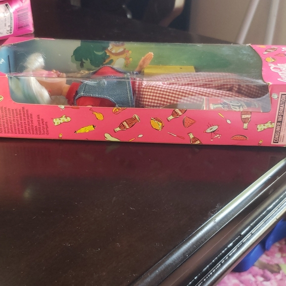 1997 Coca Cola Picnic Barbie Special Edition nib - Picture 3 of 5